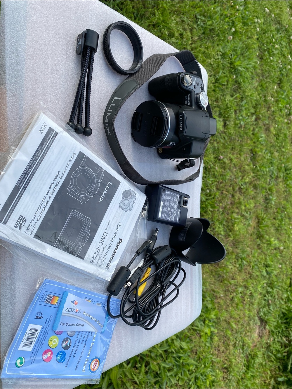 Panasonic LUMIX DMC-FZ28 10.1MP Digital Camera Tripod Case Software Complete Set